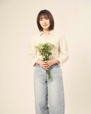 Rina Ikoma Instagram - ✴︎

生駒演じるまいのソロショット！

西の魔女が死んだの作品も、
秋田は由利本荘市カダーレにて上映します🥰

前田美波里さんが本荘に来るのがすごい。。
由利本荘市すごいど！！

リーディングドラマ 西の魔女が死んだ

原作：
梨木香歩『西の魔女が死んだ』（新潮文庫刊）

台本・演出：
笹部博司

出演：
前田美波里　生駒里奈

日程・会場：
6月25日(火)～6月27日(木) 東京・草月ホール
6月29日(土) 秋田・由利本荘市文化交流館カダーレ