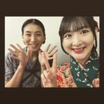Rina Ikoma Instagram - ✴︎♑︎✴︎⁣ ⁣ 少年社中 ⁣ 25周年記念第二弾 ⁣ 第41回公演【光画楼喜譚】⁣ ⁣ 無事終幕致しました！⁣ ⁣ ご来場くださった皆様、応援してくださった皆様本当にありがとうございました！！⁣ ⁣ 私が演劇を始めた理由の少年社中さん⁣ ⁣ 20周年記念公演の⁣ トゥーランドットにも参加させて頂いてから、⁣ 5年経ったのもびっくりしたけど、⁣ ⁣ 劇団員さんの中に生駒1人！⁣ ⁣ もびっくりしましたが、⁣ ⁣ 毛利さんの描く作品を社中の皆さんと、小林至さんと共に作れた事が本当に嬉しくて、楽しくて、財産になりました！！⁣ ⁣ 今までは、⁣ もう二度と立てないかもしれない。。⁣ ⁣ って思って悲しくて泣いていたけど、⁣ ⁣ もう生駒は少年社中の家族になれたので⁣ ⁣ また実家に帰ってお芝居出来る！⁣ ⁣ てか、やるんだ！絶対！⁣ ⁣ って、楽しい未來を見れる様になって⁣ ⁣ 嬉しかった！！！⁣ ⁣ 毛利さんのやりたい事、夢を私も一緒に見たい。⁣ ⁣ そしてもっとお芝居上手くなって安心させたい😙⁣ ⁣ 血は繋がってなくても、絆が生まれたらかけがえのない存在になれる。家族になれる。⁣ ⁣ 毎日一緒にいなくても、今は届かなくても、絶対に無理だと思っても、⁣ ⁣ 自分が誠実に大事に頑張っていれば、⁣ ⁣ いつか。⁣ ⁣ 必ず形になる。⁣ ⁣ そうだよね。⁣ ⁣ ⁣ 辛い時もある。⁣ 人間は感情豊かな生き物が故に、辛いを生み出してしまう。⁣ ⁣ だから、幸せがある。⁣ 辛い分だけ、幸せがある。⁣ ⁣ 理解しなくてもいい。⁣ ⁣ 大丈夫っても言わない。保証もしない。⁣ ⁣ だけど、いつか。⁣ 幸せはやってくる。⁣ ⁣ そんな事を感じた日々でした。⁣ ⁣ ファンクラブにも、オフショット載せてます！⁣ 大事なのはそっちにこっそり載せてます(*´꒳`*)⁣ ⁣ ⁣ 光画楼喜譚裏話⁣ ⁣ 楽屋が広いとは言えないので（えへ）⁣ 毎日社中女子ズとあーでもないこーでもないって話しながらメイクするのが楽しかった！⁣ 生駒の笑い声が発声良すぎて響きがよかった。⁣ ⁣ 廿浦さん（つづさん）が⁣ 鳥目で暗点が見えない生駒を舞台袖まで誘導してくださってたのです！⁣ スーパーつづさん⁣ ⁣ えりさんも暗点見えなくて何回もぶつかってて⁣ もーっえりさんたらもーっ⁣ こまちったらもーって話してました☺️笑⁣ ⁣ 太郎さん扮するグラハムさんとのお芝居セッションは楽しかったなぁ。⁣ また会おうぞグラハムさん。⁣ 井俣さんのカメラワークも上手。⁣ ⁣ 川本さんが小道具の仮面や、写真やら作ってて⁣ いつか生駒のTシャツもデザインして欲しいな〜って思って(*´꒳`*)⁣ ⁣ 田辺さんとぐっと距離が縮まって嬉しかった🤩⁣ 田辺さんは甘いものが好き。⁣ 絞り出すセリフが面白くて毎日ガン見してました。⁣ ⁣ ⁣ とまぁ沢山あります！⁣ ので、ファンクラブイベントなどてまた話します(*´꒳`*)⁣ ⁣ さ、次のお仕事の台本読もう。⁣ ⁣ でもまたきっと。⁣ 光画楼は現れるでしょう。⁣ ⁣ きっと。ね。⁣ ⁣ #少年社中⁣ #光画楼喜譚⁣ #中野ザ・ポケット⁣ #毛利亘宏　さん⁣ #井俣太良　さん⁣ #大竹えり　さん⁣ #田辺幸太郎　さん⁣ #廿浦裕介　さん⁣ #加藤良子　さん⁣ #長谷川太郎　さん⁣ #杉山未央　さん⁣ #山川ありそ　さん⁣ #内山智絵　さん⁣ #川本裕之　さん⁣ #竹内尚文　さん⁣ #小林至　さん⁣ #生駒ちゃん