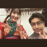 Rina Ikoma Instagram - ✴︎♑︎✴︎⁣ ⁣ 少年社中 ⁣ 25周年記念第二弾 ⁣ 第41回公演【光画楼喜譚】⁣ ⁣ 無事終幕致しました！⁣ ⁣ ご来場くださった皆様、応援してくださった皆様本当にありがとうございました！！⁣ ⁣ 私が演劇を始めた理由の少年社中さん⁣ ⁣ 20周年記念公演の⁣ トゥーランドットにも参加させて頂いてから、⁣ 5年経ったのもびっくりしたけど、⁣ ⁣ 劇団員さんの中に生駒1人！⁣ ⁣ もびっくりしましたが、⁣ ⁣ 毛利さんの描く作品を社中の皆さんと、小林至さんと共に作れた事が本当に嬉しくて、楽しくて、財産になりました！！⁣ ⁣ 今までは、⁣ もう二度と立てないかもしれない。。⁣ ⁣ って思って悲しくて泣いていたけど、⁣ ⁣ もう生駒は少年社中の家族になれたので⁣ ⁣ また実家に帰ってお芝居出来る！⁣ ⁣ てか、やるんだ！絶対！⁣ ⁣ って、楽しい未來を見れる様になって⁣ ⁣ 嬉しかった！！！⁣ ⁣ 毛利さんのやりたい事、夢を私も一緒に見たい。⁣ ⁣ そしてもっとお芝居上手くなって安心させたい😙⁣ ⁣ 血は繋がってなくても、絆が生まれたらかけがえのない存在になれる。家族になれる。⁣ ⁣ 毎日一緒にいなくても、今は届かなくても、絶対に無理だと思っても、⁣ ⁣ 自分が誠実に大事に頑張っていれば、⁣ ⁣ いつか。⁣ ⁣ 必ず形になる。⁣ ⁣ そうだよね。⁣ ⁣ ⁣ 辛い時もある。⁣ 人間は感情豊かな生き物が故に、辛いを生み出してしまう。⁣ ⁣ だから、幸せがある。⁣ 辛い分だけ、幸せがある。⁣ ⁣ 理解しなくてもいい。⁣ ⁣ 大丈夫っても言わない。保証もしない。⁣ ⁣ だけど、いつか。⁣ 幸せはやってくる。⁣ ⁣ そんな事を感じた日々でした。⁣ ⁣ ファンクラブにも、オフショット載せてます！⁣ 大事なのはそっちにこっそり載せてます(*´꒳`*)⁣ ⁣ ⁣ 光画楼喜譚裏話⁣ ⁣ 楽屋が広いとは言えないので（えへ）⁣ 毎日社中女子ズとあーでもないこーでもないって話しながらメイクするのが楽しかった！⁣ 生駒の笑い声が発声良すぎて響きがよかった。⁣ ⁣ 廿浦さん（つづさん）が⁣ 鳥目で暗点が見えない生駒を舞台袖まで誘導してくださってたのです！⁣ スーパーつづさん⁣ ⁣ えりさんも暗点見えなくて何回もぶつかってて⁣ もーっえりさんたらもーっ⁣ こまちったらもーって話してました☺️笑⁣ ⁣ 太郎さん扮するグラハムさんとのお芝居セッションは楽しかったなぁ。⁣ また会おうぞグラハムさん。⁣ 井俣さんのカメラワークも上手。⁣ ⁣ 川本さんが小道具の仮面や、写真やら作ってて⁣ いつか生駒のTシャツもデザインして欲しいな〜って思って(*´꒳`*)⁣ ⁣ 田辺さんとぐっと距離が縮まって嬉しかった🤩⁣ 田辺さんは甘いものが好き。⁣ 絞り出すセリフが面白くて毎日ガン見してました。⁣ ⁣ ⁣ とまぁ沢山あります！⁣ ので、ファンクラブイベントなどてまた話します(*´꒳`*)⁣ ⁣ さ、次のお仕事の台本読もう。⁣ ⁣ でもまたきっと。⁣ 光画楼は現れるでしょう。⁣ ⁣ きっと。ね。⁣ ⁣ #少年社中⁣ #光画楼喜譚⁣ #中野ザ・ポケット⁣ #毛利亘宏　さん⁣ #井俣太良　さん⁣ #大竹えり　さん⁣ #田辺幸太郎　さん⁣ #廿浦裕介　さん⁣ #加藤良子　さん⁣ #長谷川太郎　さん⁣ #杉山未央　さん⁣ #山川ありそ　さん⁣ #内山智絵　さん⁣ #川本裕之　さん⁣ #竹内尚文　さん⁣ #小林至　さん⁣ #生駒ちゃん