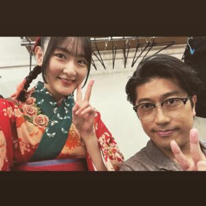 Rina Ikoma Instagram - ✴︎♑︎✴︎⁣
⁣
少年社中 ⁣
25周年記念第二弾 ⁣
第41回公演【光画楼喜譚】⁣
⁣
無事終幕致しました！⁣
⁣
ご来場くださった皆様、応援してくださった皆様本当にありがとうございました！！⁣
⁣
私が演劇を始めた理由の少年社中さん⁣
⁣
20周年記念公演の⁣
トゥーランドットにも参加させて頂いてから、⁣
5年経ったのもびっくりしたけど、⁣
⁣
劇団員さんの中に生駒1人！⁣
⁣
もびっくりしましたが、⁣
⁣
毛利さんの描く作品を社中の皆さんと、小林至さんと共に作れた事が本当に嬉しくて、楽しくて、財産になりました！！⁣
⁣
今までは、⁣
もう二度と立てないかもしれない。。⁣
⁣
って思って悲しくて泣いていたけど、⁣
⁣
もう生駒は少年社中の家族になれたので⁣
⁣
また実家に帰ってお芝居出来る！⁣
⁣
てか、やるんだ！絶対！⁣
⁣
って、楽しい未來を見れる様になって⁣
⁣
嬉しかった！！！⁣
⁣
毛利さんのやりたい事、夢を私も一緒に見たい。⁣
⁣
そしてもっとお芝居上手くなって安心させたい😙⁣
⁣
血は繋がってなくても、絆が生まれたらかけがえのない存在になれる。家族になれる。⁣
⁣
毎日一緒にいなくても、今は届かなくても、絶対に無理だと思っても、⁣
⁣
自分が誠実に大事に頑張っていれば、⁣
⁣
いつか。⁣
⁣
必ず形になる。⁣
⁣
そうだよね。⁣
⁣
⁣
辛い時もある。⁣
人間は感情豊かな生き物が故に、辛いを生み出してしまう。⁣
⁣
だから、幸せがある。⁣
辛い分だけ、幸せがある。⁣
⁣
理解しなくてもいい。⁣
⁣
大丈夫っても言わない。保証もしない。⁣
⁣
だけど、いつか。⁣
幸せはやってくる。⁣
⁣
そんな事を感じた日々でした。⁣
⁣
ファンクラブにも、オフショット載せてます！⁣
大事なのはそっちにこっそり載せてます(*´꒳`*)⁣
⁣
⁣
光画楼喜譚裏話⁣
⁣
楽屋が広いとは言えないので（えへ）⁣
毎日社中女子ズとあーでもないこーでもないって話しながらメイクするのが楽しかった！⁣
生駒の笑い声が発声良すぎて響きがよかった。⁣
⁣
廿浦さん（つづさん）が⁣
鳥目で暗点が見えない生駒を舞台袖まで誘導してくださってたのです！⁣
スーパーつづさん⁣
⁣
えりさんも暗点見えなくて何回もぶつかってて⁣
もーっえりさんたらもーっ⁣
こまちったらもーって話してました☺️笑⁣
⁣
太郎さん扮するグラハムさんとのお芝居セッションは楽しかったなぁ。⁣
また会おうぞグラハムさん。⁣
井俣さんのカメラワークも上手。⁣
⁣
川本さんが小道具の仮面や、写真やら作ってて⁣
いつか生駒のTシャツもデザインして欲しいな〜って思って(*´꒳`*)⁣
⁣
田辺さんとぐっと距離が縮まって嬉しかった🤩⁣
田辺さんは甘いものが好き。⁣
絞り出すセリフが面白くて毎日ガン見してました。⁣
⁣
⁣
とまぁ沢山あります！⁣
ので、ファンクラブイベントなどてまた話します(*´꒳`*)⁣
⁣
さ、次のお仕事の台本読もう。⁣
⁣
でもまたきっと。⁣
光画楼は現れるでしょう。⁣
⁣
きっと。ね。⁣
⁣
#少年社中⁣
#光画楼喜譚⁣
#中野ザ・ポケット⁣
#毛利亘宏　さん⁣
#井俣太良　さん⁣
#大竹えり　さん⁣
#田辺幸太郎　さん⁣
#廿浦裕介　さん⁣
#加藤良子　さん⁣
#長谷川太郎　さん⁣
#杉山未央　さん⁣
#山川ありそ　さん⁣
#内山智絵　さん⁣
#川本裕之　さん⁣
#竹内尚文　さん⁣
#小林至　さん⁣
#生駒ちゃん