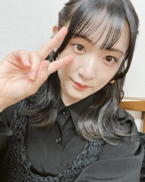 Rina Ikoma Instagram - ✴︎
2023年⁣
今年は人の繋がりを考える一年になりました！⁣
お仕事で携わってくださった皆様、ありがとうございました◡̈！⁣
⁣
私は基本的に内向的で、⁣
あんまり目標を決めるのも苦手なタイプでして⁣
特にプライベートは仕事ありきで生きてきたのですが、⁣
⁣
海外旅行に行きたい！⁣
⁣
って初めて思った一年でした！！⁣
⁣
普通かもしれないけど、⁣
これ。⁣
生駒的にはめちゃくちゃ革命なの！！⁣
すごいのよ！！⁣
⁣
⁣
⁣
2024年は、⁣
ふつふつと湧いた自分のやりたい事を大切に、⁣
ご縁で結ばれた人達を大切に、⁣
⁣
いつも応援してくださる皆さんに⁣
より楽しい！！をお届け出来る一年に出来ますように〜！！⁣
⁣
あと、サウナもっと行きたい。⁣
アラサーなので、残り少ない２０代を楽しみたいと思ってます笑！！⁣
2024年もどうぞよろしくお願いいたします⭐︎⁣
⁣
⁣
喪中につき、新年の挨拶を控えさせて頂きます。⁣