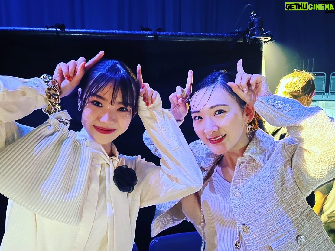 Rina Ikoma - 3 Likes - ✴︎
「東京ガールズコレクション 2023 AUTUMN/WINTER」
とっても嬉しい事がありました💛
SHEINさんのステージに出演させて頂いたのですが、
生駒の次を歩いたのが
志田こはくちゃんだったのです💛💛
沢山活躍されてますが、
暴太郎戦隊ドンブラザーズの
鬼頭はるか!!オニシスター!!!
まさかの推しとの初共演!!!
ファイナルライブツアーにてご挨拶はさせていただきましたが、お仕事一緒になるなんて〜🥺
嬉しいし、萌えが爆発して、
不思議と緊張しなかった!!!
ランウェイはど緊張するのですが
推しパワーと、こはくちゃんの笑顔に支えられて
楽しくランウェイが出来ました!
写真も撮ったよ〜(*´꒳`*)
またお仕事もご飯もよろしくお願いします💛💛
あぁ、、かわいい。。
かわいい。。
まだ19歳。
かわいい。
お姉さん、なんでも奢るよ。
川後の陽菜さんとも久しぶり!!
ビジュが好みすぎる。色々活躍してて、頑張っててすごいよ〜。
やりたい事にトライしてるのって大変だけど羨ましい!!(*´꒳`*)
みおなちゃんは楽屋隣で一緒にケータリング取りに行ったのに写真撮らなかった。
何故ならその時生駒はすっぴんだったから!!
飛鳥ちゃんは会えなかったな〜〜😳
思い出でした(*´꒳`*)
#東京ガールズコレクション
#TGC
#志田こはくちゃん
#川後陽菜
#生駒ちゃん