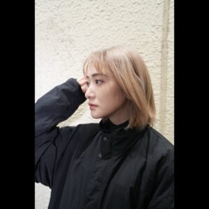 Rina Ikoma Instagram - ✴︎⁣
髪切った！⁣
好きな髪型するっていいね！！⁣
元気になる(*´꒳`*)⁣
⁣
派手色大好き〜〜！！！⁣
⁣
📸#松本寛也⁣
⁣
#生駒ちゃん⁣
#ショートカット⁣