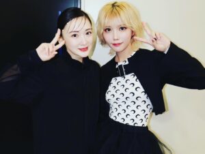 Rina Ikoma Instagram - ✴︎⁣
「東京ガールズコレクション 2023 AUTUMN/WINTER」⁣
⁣
とっても嬉しい事がありました💛⁣
⁣
SHEINさんのステージに出演させて頂いたのですが、⁣
生駒の次を歩いたのが⁣
志田こはくちゃんだったのです💛💛⁣
⁣
沢山活躍されてますが、⁣
暴太郎戦隊ドンブラザーズの⁣
鬼頭はるか！！オニシスター！！！⁣
⁣
まさかの推しとの初共演！！！⁣
⁣
ファイナルライブツアーにてご挨拶はさせていただきましたが、お仕事一緒になるなんて〜🥺⁣
⁣
嬉しいし、萌えが爆発して、⁣
⁣
不思議と緊張しなかった！！！⁣
⁣
ランウェイはど緊張するのですが⁣
推しパワーと、こはくちゃんの笑顔に支えられて⁣
楽しくランウェイが出来ました！⁣
⁣
写真も撮ったよ〜(*´꒳`*)⁣
⁣
またお仕事もご飯もよろしくお願いします💛💛⁣
⁣
あぁ、、かわいい。。⁣
かわいい。。⁣
まだ19歳。⁣
かわいい。⁣
お姉さん、なんでも奢るよ。⁣
⁣
⁣
川後の陽菜さんとも久しぶり！！⁣
ビジュが好みすぎる。色々活躍してて、頑張っててすごいよ〜。⁣
やりたい事にトライしてるのって大変だけど羨ましい！！(*´꒳`*)⁣
⁣
みおなちゃんは楽屋隣で一緒にケータリング取りに行ったのに写真撮らなかった。⁣
何故ならその時生駒はすっぴんだったから！！⁣
⁣
飛鳥ちゃんは会えなかったな〜〜😳⁣
⁣
思い出でした(*´꒳`*)⁣
⁣
#東京ガールズコレクション⁣
#TGC⁣
#志田こはくちゃん⁣
#川後陽菜⁣
#生駒ちゃん