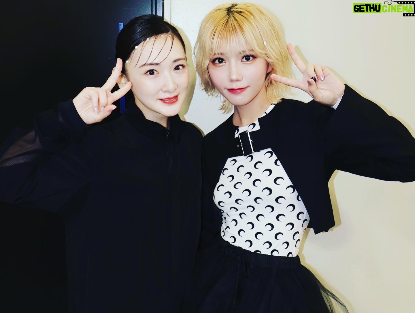 Rina Ikoma - 3 Likes - ✴︎
「東京ガールズコレクション 2023 AUTUMN/WINTER」
とっても嬉しい事がありました💛
SHEINさんのステージに出演させて頂いたのですが、
生駒の次を歩いたのが
志田こはくちゃんだったのです💛💛
沢山活躍されてますが、
暴太郎戦隊ドンブラザーズの
鬼頭はるか!!オニシスター!!!
まさかの推しとの初共演!!!
ファイナルライブツアーにてご挨拶はさせていただきましたが、お仕事一緒になるなんて〜🥺
嬉しいし、萌えが爆発して、
不思議と緊張しなかった!!!
ランウェイはど緊張するのですが
推しパワーと、こはくちゃんの笑顔に支えられて
楽しくランウェイが出来ました!
写真も撮ったよ〜(*´꒳`*)
またお仕事もご飯もよろしくお願いします💛💛
あぁ、、かわいい。。
かわいい。。
まだ19歳。
かわいい。
お姉さん、なんでも奢るよ。
川後の陽菜さんとも久しぶり!!
ビジュが好みすぎる。色々活躍してて、頑張っててすごいよ〜。
やりたい事にトライしてるのって大変だけど羨ましい!!(*´꒳`*)
みおなちゃんは楽屋隣で一緒にケータリング取りに行ったのに写真撮らなかった。
何故ならその時生駒はすっぴんだったから!!
飛鳥ちゃんは会えなかったな〜〜😳
思い出でした(*´꒳`*)
#東京ガールズコレクション
#TGC
#志田こはくちゃん
#川後陽菜
#生駒ちゃん