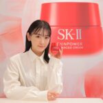 Rina Ikoma Instagram - . SK-IIから2年ぶりの新製品、 「スキンパワー アドバンスト クリーム」が8月20日(日)に発売されましたっ！ エイジングケアシリーズ『スキンパワー』としては3年ぶりのリニューアルだそうです！！ 夏は特に強い日差しなどでお肌がダメージを受けやすい時期ですが、そんな乾燥状態のお肌に寄り添ってくれます！ SK-IIのクリームは私も初めて使ってみたのですが、ベタつかずに浸透してくれるので、今の季節にぴったりです！ しかもいい香り(* ꒳`*) ピテラ™エッセンスはずっと愛用中ですが、私の愛用品がまたひとつ増えそうです😊 ピテラ™：特別な酵母の株から、独自のプロセスで発酵させ生み出した。SK-IIだけの天然由来成分 #SKII #スキンパワーアドバンストクリーム