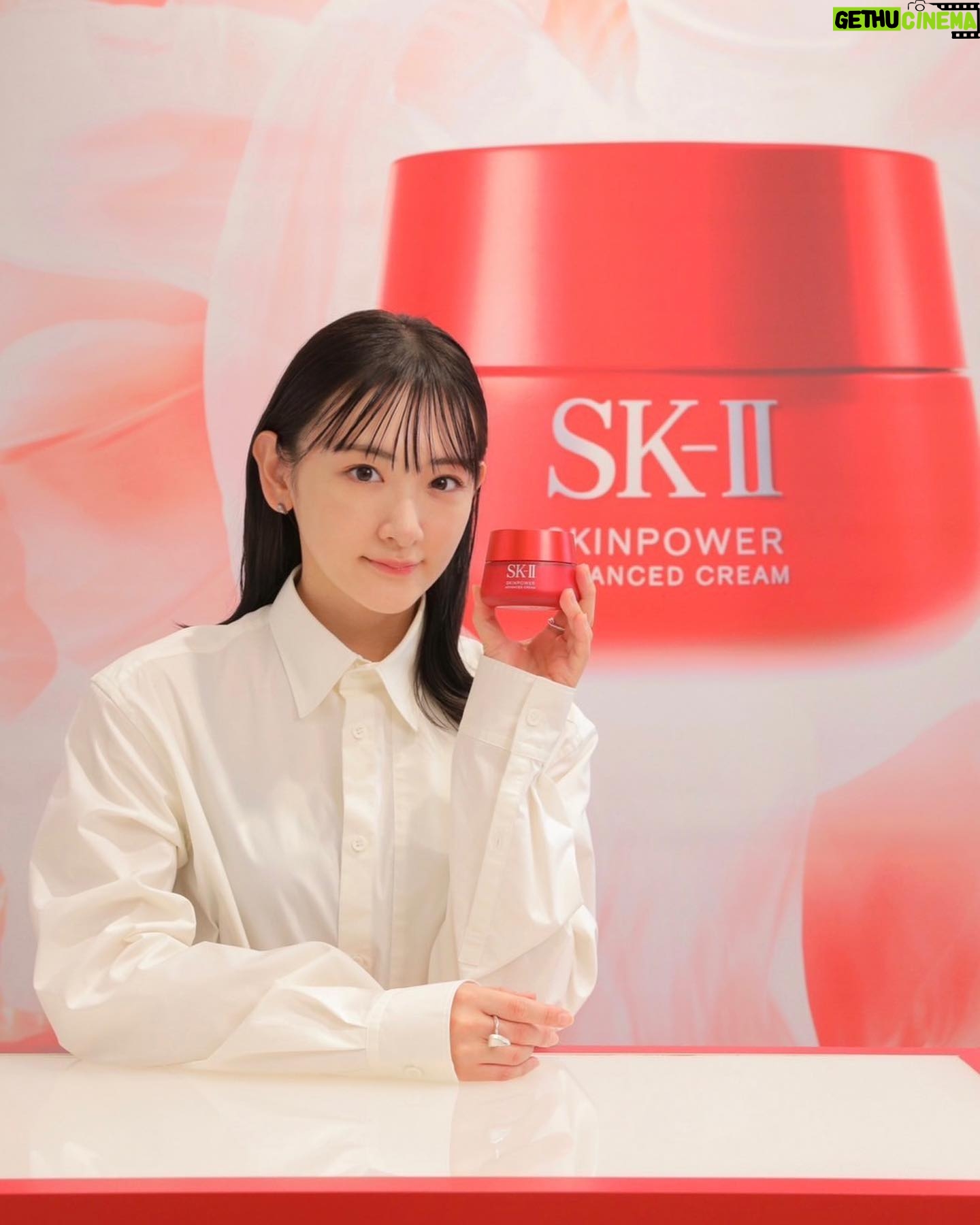 Rina Ikoma - 3 Likes - .
SK-IIから2年ぶりの新製品、
「スキンパワー アドバンスト クリーム」が8月20日(日)に発売されましたっ!
エイジングケアシリーズ『スキンパワー』としては3年ぶりのリニューアルだそうです!!
夏は特に強い日差しなどでお肌がダメージを受けやすい時期ですが、そんな乾燥状態のお肌に寄り添ってくれます!
SK-IIのクリームは私も初めて使ってみたのですが、ベタつかずに浸透してくれるので、今の季節にぴったりです!
しかもいい香り(* ꒳`*)
ピテラ™エッセンスはずっと愛用中ですが、私の愛用品がまたひとつ増えそうです😊
ピテラ™:特別な酵母の株から、独自のプロセスで発酵させ生み出した。SK-IIだけの天然由来成分
#SKII #スキンパワーアドバンストクリーム