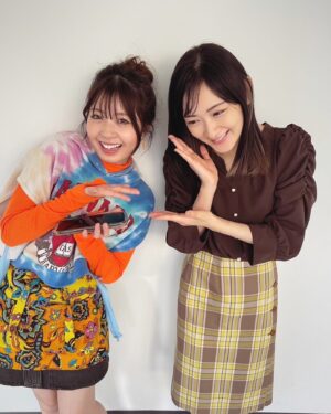 Rina Ikoma Instagram - ✴︎
セクシー田中さん⁣
第5話⁣
今夜放送です💃⁣
⁣
生駒、頑張ってれば、⁣
推しと同じ作品出れるんだなぁ。⁣
⁣
この写真を撮った時期は、⁣
ギーツのファイナル真っ盛りでしたので⁣
わいはもう大興奮。⁣
⁣
行きます！！！！⁣
と告げたわいは、きっとやばい顔してたんだろうなぁ。⁣
⁣
⁣
でも、そんなわいにも夢奈ちゃんは優しく接してくれました。⁣
まじ女神。まじかわいい。⁣
⁣
何を言ってるのか分からないそこの君！！⁣
セクシー田中さんを観た後に、⁣
仮面ライダーギーツを観てね！！🦊⁣
⁣
#セクシー田中さん⁣
#星乃夢奈⁣
#生駒ちゃん⁣
#頑張れば⁣
#生きていれば⁣
#推しに会える⁣
#どの様な形でも⁣
#推しを見れたら⁣
#人生勝ちだよね！⁣