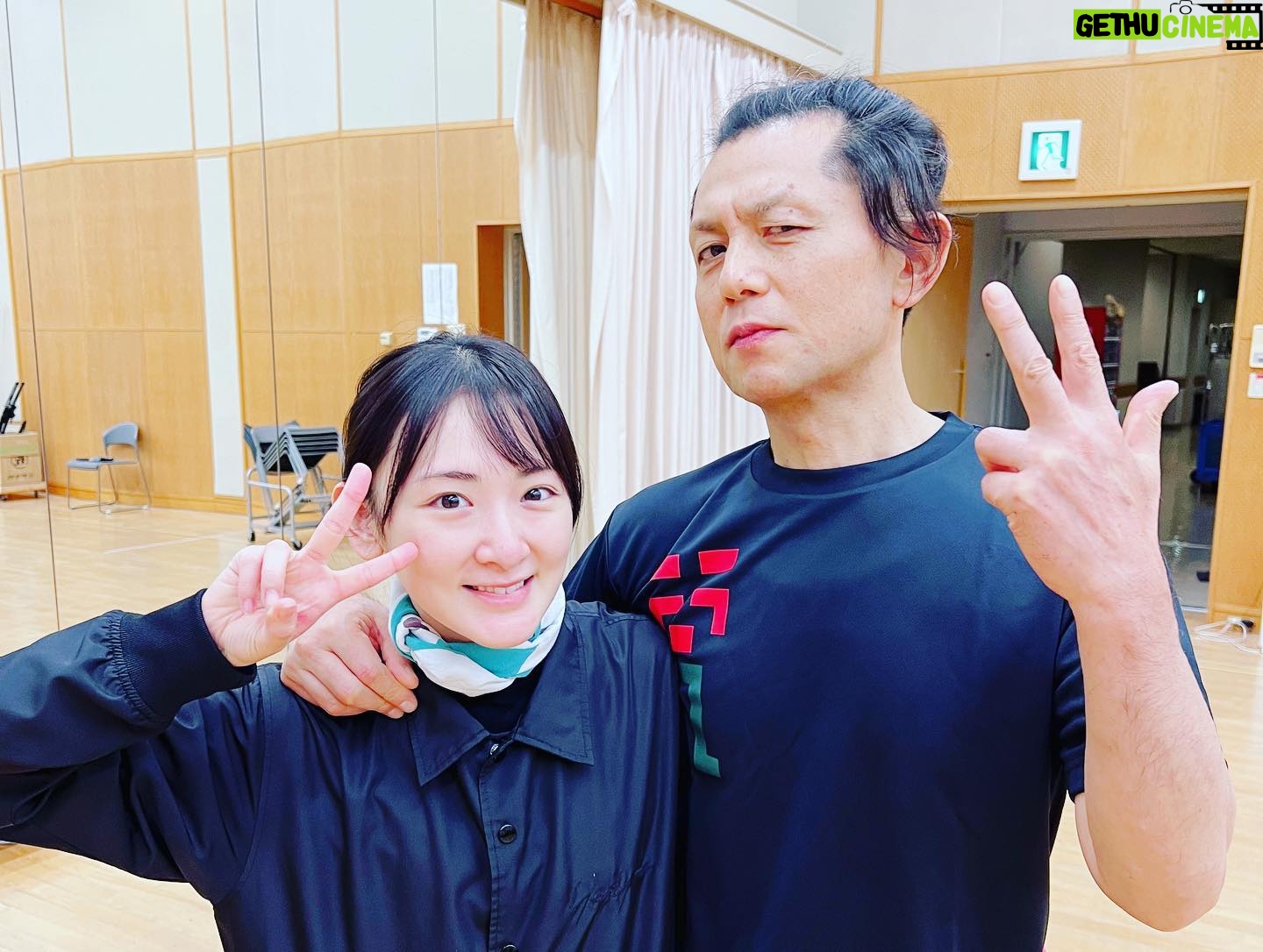 Rina Ikoma - 3 Likes - .
水谷千重子50周年記念公演
無事大千秋楽を迎えました!!
ご来場くださった皆様、応援してくださった皆様本当にありがとうございました🥰!
様々な事は起こりましたが、演者、スタッフさんが揃って皆様に笑顔でありがとうございましたを言えたので、一安心です!!
そして生駒ちゃんファンの皆さん
(モノクローズのみなさん)
生駒ちゃんTシャツ着てくれて毎度毎度本当にありがとう!!✨🤩
見つけやすい!手を振りやすい!他の演者さんにいじられやすい!笑
また次のTシャツも楽しみにしててね!
(デザイン気をつけなきゃ。。笑笑)
エンタメをギュッと凝縮したこの作品
果汁1000%みたいな作品
千重子先生のパワー!!!
に私は沢山刺激を頂きました(*´꒳`*)
またこの作品に携わるには、自分は更に役者として、人として魅力溢れる、誰かを笑顔に出来る人にならないといけないと思います。
だから、もう明日から、
自分を磨いていきます!!
頂いた財産を持ちながら、ゆっくりでいいから、ちゃんと持続させて力にしたいな。
キーポンシャイニング!!
また皆さんとジョイン出来ますように。。!✨
オフショットなどはまたちらちらあげますが、
ひとまず!!
ありがとうございました!!!
#水谷千重子
#50周年記念公演
#ニンジャーゾーン
#千重子先生
#バカ言ってる
#的場浩司さん
#明治座
#博多座
#生駒ちゃん