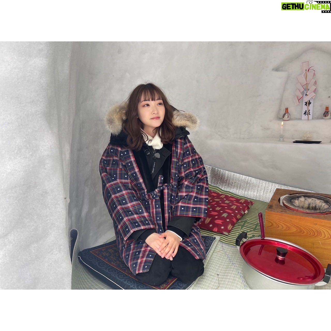 Rina Ikoma Instagram - . 今夜放送の沸騰ワード10にて またまた秋田に取り憑かれて来ました〜!! 雪がもふもふの秋田に帰れるのが久しぶりだったのでテンション上がりました!! あ、自分雪国の子だなって思えました!! 私が上京した後に出来たアクティビティや、 私が小さい頃から大好きな物。 地元の人でもびっくりしちゃうイベントなど盛りだくさんです😘 話変わるけど、髪伸びたな〜〜 気持ちは切りたいのよ。 ハンサムショートにしたい。 した上で一回真っ赤に染めたい。 夢です。 それはともかく!! 沸騰ワード10絶対見てくれよな!! それで、秋田に遊びに来てけれな!! #沸騰ワード10 #秋田県 #由利本荘市 #生駒里奈 #生駒ちゃん