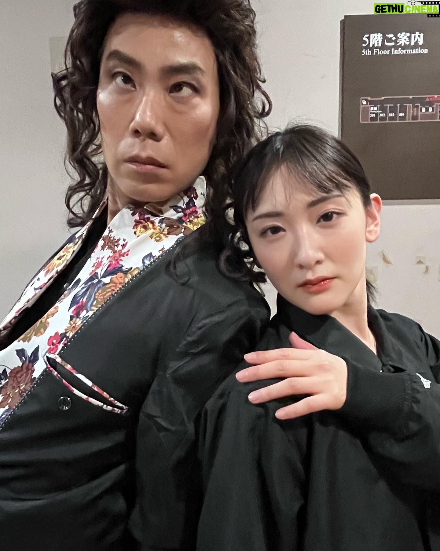Rina Ikoma - 3 Likes - .
水谷千重子50周年記念公演も
気づいたら、明日が大千穐楽です!!
さみしい🥺
毎日すごく充実していて。
エンタメをギュッと凝縮したこの公演は
めちゃくちゃ勉強になります!!
千重子先生のお歌も毎日聴けて贅沢な日々です(*´꒳`*)
昨日今日と、
千重子先生とダンスでジョインさせて頂きました!!
平野泰新くんと!!
今回も踊れて本当に嬉しかったです🥰
御崎進さんとのお写真。
御崎さんの目が!!👀
萬みきおさんと
伊達みきおさん味がすごいですね〜笑
根本要さんと!!
ステージ後にご挨拶したら、
是非写真撮りましょうと仰って頂きました!!
舞台素敵でしたよ!
千秋楽までお客様を楽しませてくださいねと
お話ししてくださいました!!
心に刻まれました!!
千重子先生のステージは
様々なジャンルの素晴らしい方々の歌を聴けて
本当に贅沢ですし、私も頑張りたいってモチベーションがあがりまくります!、
明日も、しっかり努めます(*´꒳`*)
#水谷千重子 先生
#御崎進 さん
#萬みきお さん
#根本要 さん
#平野泰新
#生駒ちゃん