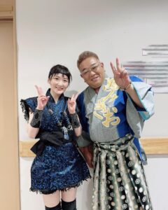 Rina Ikoma Instagram - . 水谷千重子50周年記念公演も⁣ ⁣ 気づいたら、明日が大千穐楽です！！⁣ ⁣ さみしい🥺⁣ ⁣ 毎日すごく充実していて。⁣ エンタメをギュッと凝縮したこの公演は⁣ めちゃくちゃ勉強になります！！⁣ ⁣ 千重子先生のお歌も毎日聴けて贅沢な日々です(*´꒳`*)⁣ ⁣ 昨日今日と、⁣ 千重子先生とダンスでジョインさせて頂きました！！⁣ ⁣ 平野泰新くんと！！⁣ 今回も踊れて本当に嬉しかったです🥰⁣ ⁣ 御崎進さんとのお写真。⁣ 御崎さんの目が！！👀⁣ ⁣ 萬みきおさんと⁣ 伊達みきおさん味がすごいですね〜笑⁣ ⁣ 根本要さんと！！⁣ ステージ後にご挨拶したら、⁣ 是非写真撮りましょうと仰って頂きました！！⁣ ⁣ 舞台素敵でしたよ！⁣ 千秋楽までお客様を楽しませてくださいねと⁣ ⁣ お話ししてくださいました！！⁣ 心に刻まれました！！⁣ ⁣ 千重子先生のステージは⁣ 様々なジャンルの素晴らしい方々の歌を聴けて⁣ 本当に贅沢ですし、私も頑張りたいってモチベーションがあがりまくります！、⁣ ⁣ 明日も、しっかり努めます(*´꒳`*)⁣ ⁣ #水谷千重子 先生⁣ #御崎進 さん⁣ #萬みきお さん⁣ #根本要 さん⁣ #平野泰新⁣ #生駒ちゃん⁣