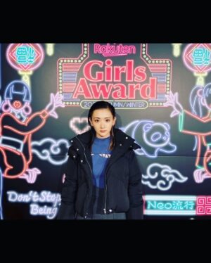 Rina Ikoma Instagram - ✴︎✴︎✴︎
「Rakuten GirlsAward 2023 AUTUMN／WINTER」⁣
⁣
MURUAさんのステージに出演しました！⁣
⁣
歓声が聞こえて来てとっても嬉しかったです🥰⁣
クールに歩かなきゃでしたので、ニヤニヤを止めてました笑⁣
⁣
お洋服を着てコンセプトに合わせて歩くのって難しいけど楽しいですね(*´꒳`*)⁣
⁣
今回は若月にも会えたけど、⁣
生駒がすっぴんでしたのでお話しだけしてバイバイして、⁣
⁣
ピカチュウがハグしてくれてめちゃくちゃ嬉しくて。⁣
⁣
本田仁美ちゃんとまたまたご挨拶できました⁣
🧡💜⁣
⁣
CDも頂きました！⁣
ありがとうございます(*´꒳`*)✴︎⁣
アイドルなんかじゃなかったら⁣
mvも曲も素敵で結構聴いてます☺️⁣
⁣
そして、またまた推しに会えました！！⁣
王様戦隊キングオージャー⁣
ヒメノ・ラン役の村上愛花ちゃん！⁣
⁣
しかも今回もMURUAさんのステージで同じでして。。⁣
生駒、良かったね。⁣
幸せだね！！⁣
⁣
かわいい天使ちゃん達に会えて、⁣
お仕事が倍楽しかった生駒でした(*´꒳`*)⁣
⁣
#GirlsAward 2023⁣
#MURUA⁣
#若月佑美⁣
#本田仁美⁣
#村上愛花⁣
#生駒ちゃん