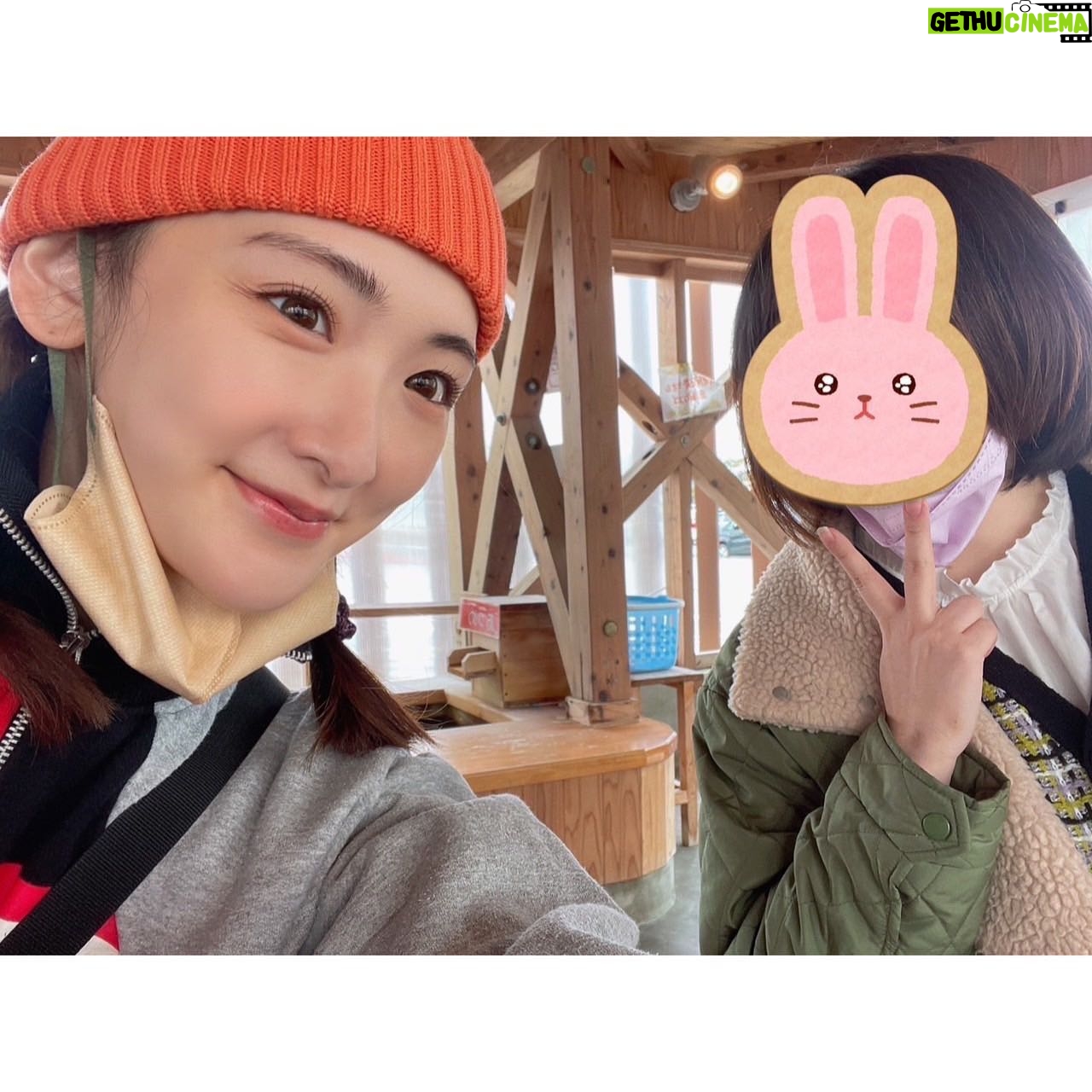 Rina Ikoma Instagram - . お仕事がてら、 秋田に帰りました(*´꒳`*) お正月は風都探偵真っ最中でしたから、帰省しなかったので、 存分に帰りました。 親友のうなさん(ニックネーム)と一緒に仁賀保のknc dinerへ めちゃくちゃ美味しかったな😋 白瀬南極探検隊記念館にも行きました! 仁賀保の観光したな〜っっ(*´꒳`*) 次は雪溶けたらどこに行こうかね。 まだお知らせ出来ないけど、色々あるから色々楽しみにしててね😝 #秋田県 #由利本荘市 #仁賀保 #kncdiner #生駒ちゃん