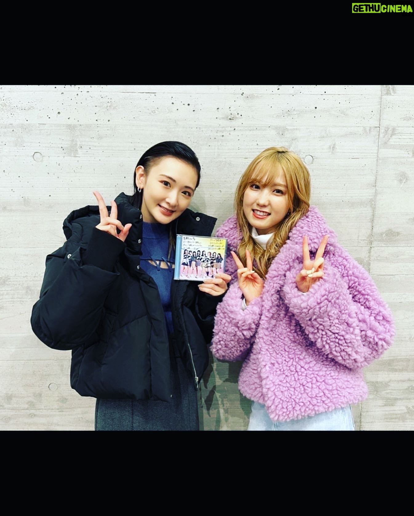 Rina Ikoma - 3 Likes - ✴︎✴︎✴︎
「Rakuten GirlsAward 2023 AUTUMN/WINTER」
MURUAさんのステージに出演しました!
歓声が聞こえて来てとっても嬉しかったです🥰
クールに歩かなきゃでしたので、ニヤニヤを止めてました笑
お洋服を着てコンセプトに合わせて歩くのって難しいけど楽しいですね(*´꒳`*)
今回は若月にも会えたけど、
生駒がすっぴんでしたのでお話しだけしてバイバイして、
ピカチュウがハグしてくれてめちゃくちゃ嬉しくて。
本田仁美ちゃんとまたまたご挨拶できました
🧡💜
CDも頂きました!
ありがとうございます(*´꒳`*)✴︎
アイドルなんかじゃなかったら
mvも曲も素敵で結構聴いてます☺️
そして、またまた推しに会えました!!
王様戦隊キングオージャー
ヒメノ・ラン役の村上愛花ちゃん!
しかも今回もMURUAさんのステージで同じでして。。
生駒、良かったね。
幸せだね!!
かわいい天使ちゃん達に会えて、
お仕事が倍楽しかった生駒でした(*´꒳`*)
#GirlsAward 2023
#MURUA
#若月佑美
#本田仁美
#村上愛花
#生駒ちゃん