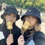 Rina Ikoma Instagram - ✴︎ 超絶美女なしこたそと、京都に縁結びツアーして来ました。 寂しがってる寛也さんにも久しぶりに会ったよ 仲良しいつめん（いつめんは古いわ笑） 御朱印集めがこんな楽しいとは。。 色々あるんですな。 あと、車折神社にお名前奉納しましたので、観に行って来ましたっ この生駒里奈は本人です〜(*´꒳`*) 中々見つけられなくてなしこちゃんが見つけてくれたのありがとう😭💜 みんなも写真撮りに行ってね！ #京都 #松本寛也 #桃月なしこ #生駒里奈