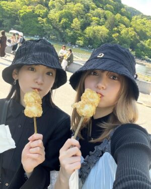 Rina Ikoma Instagram - ✴︎
超絶美女なしこたそと、京都に縁結びツアーして来ました。
寂しがってる寛也さんにも久しぶりに会ったよ
仲良しいつめん（いつめんは古いわ笑）

御朱印集めがこんな楽しいとは。。
色々あるんですな。

あと、車折神社にお名前奉納しましたので、観に行って来ましたっ
この生駒里奈は本人です〜(*´꒳`*)
中々見つけられなくてなしこちゃんが見つけてくれたのありがとう😭💜

みんなも写真撮りに行ってね！

#京都

#松本寛也
#桃月なしこ
#生駒里奈