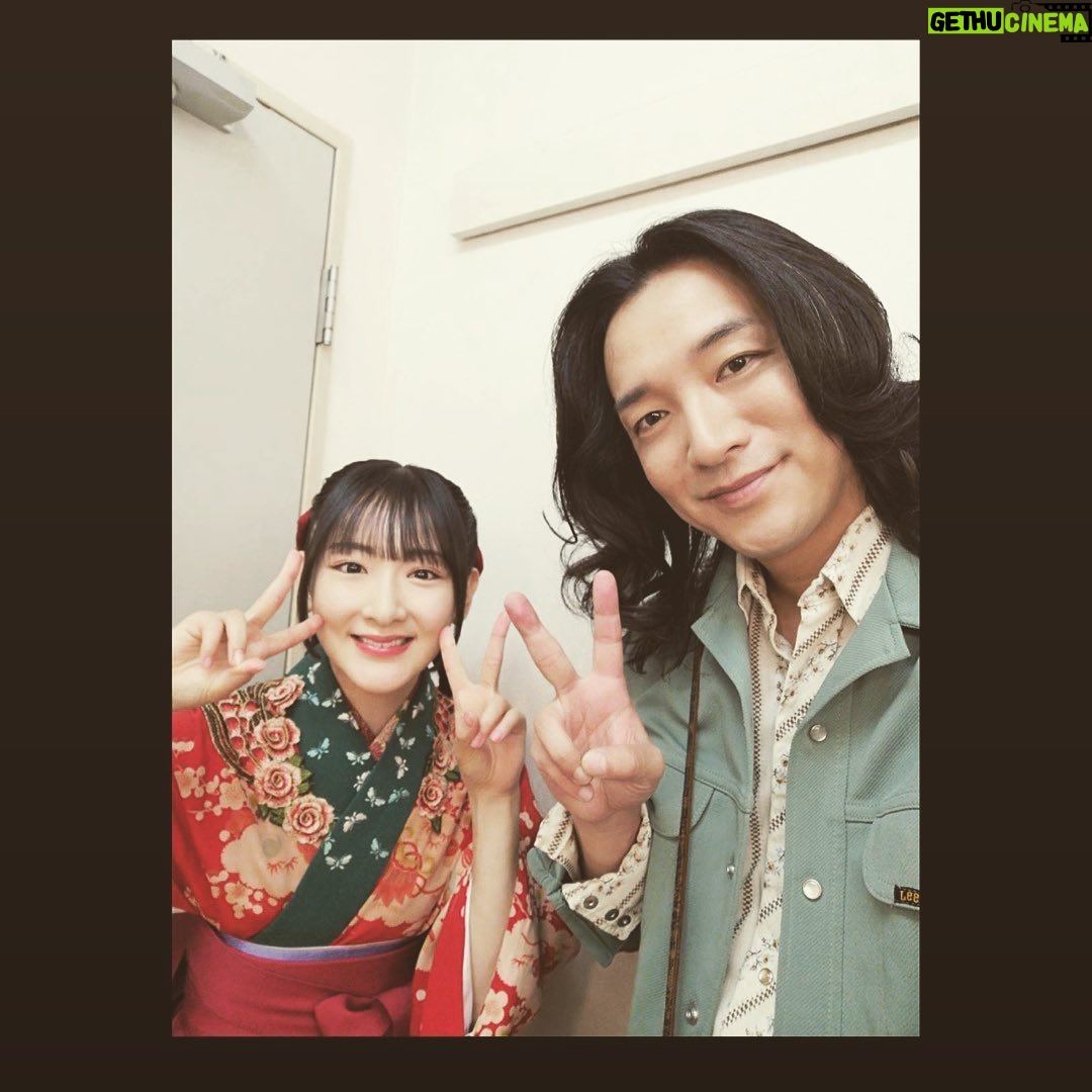 Rina Ikoma - 3 Likes - ✴︎♑︎✴︎
少年社中
25周年記念第二弾
第41回公演【光画楼喜譚】
無事終幕致しました!
ご来場くださった皆様、応援してくださった皆様本当にありがとうございました!!
私が演劇を始めた理由の少年社中さん
20周年記念公演の
トゥーランドットにも参加させて頂いてから、
5年経ったのもびっくりしたけど、
劇団員さんの中に生駒1人!
もびっくりしましたが、
毛利さんの描く作品を社中の皆さんと、小林至さんと共に作れた事が本当に嬉しくて、楽しくて、財産になりました!!
今までは、
もう二度と立てないかもしれない。。
って思って悲しくて泣いていたけど、
もう生駒は少年社中の家族になれたので
また実家に帰ってお芝居出来る!
てか、やるんだ!絶対!
って、楽しい未來を見れる様になって
嬉しかった!!!
毛利さんのやりたい事、夢を私も一緒に見たい。
そしてもっとお芝居上手くなって安心させたい😙
血は繋がってなくても、絆が生まれたらかけがえのない存在になれる。家族になれる。
毎日一緒にいなくても、今は届かなくても、絶対に無理だと思っても、
自分が誠実に大事に頑張っていれば、
いつか。
必ず形になる。
そうだよね。
辛い時もある。
人間は感情豊かな生き物が故に、辛いを生み出してしまう。
だから、幸せがある。
辛い分だけ、幸せがある。
理解しなくてもいい。
大丈夫っても言わない。保証もしない。
だけど、いつか。
幸せはやってくる。
そんな事を感じた日々でした。
ファンクラブにも、オフショット載せてます!
大事なのはそっちにこっそり載せてます(*´꒳`*)
光画楼喜譚裏話
楽屋が広いとは言えないので(えへ)
毎日社中女子ズとあーでもないこーでもないって話しながらメイクするのが楽しかった!
生駒の笑い声が発声良すぎて響きがよかった。
廿浦さん(つづさん)が
鳥目で暗点が見えない生駒を舞台袖まで誘導してくださってたのです!
スーパーつづさん
えりさんも暗点見えなくて何回もぶつかってて
もーっえりさんたらもーっ
こまちったらもーって話してました☺️笑
太郎さん扮するグラハムさんとのお芝居セッションは楽しかったなぁ。
また会おうぞグラハムさん。
井俣さんのカメラワークも上手。
川本さんが小道具の仮面や、写真やら作ってて
いつか生駒のTシャツもデザインして欲しいな〜って思って(*´꒳`*)
田辺さんとぐっと距離が縮まって嬉しかった🤩
田辺さんは甘いものが好き。
絞り出すセリフが面白くて毎日ガン見してました。
とまぁ沢山あります!
ので、ファンクラブイベントなどてまた話します(*´꒳`*)
さ、次のお仕事の台本読もう。
でもまたきっと。
光画楼は現れるでしょう。
きっと。ね。
#少年社中
#光画楼喜譚
#中野ザ・ポケット
#毛利亘宏 さん
#井俣太良 さん
#大竹えり さん
#田辺幸太郎 さん
#廿浦裕介 さん
#加藤良子 さん
#長谷川太郎 さん
#杉山未央 さん
#山川ありそ さん
#内山智絵 さん
#川本裕之 さん
#竹内尚文 さん
#小林至 さん
#生駒ちゃん