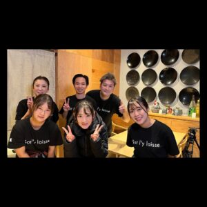 Rina Ikoma Instagram - ✴︎

秋田テレビ開局55周年記念番組⁣
ふるさとCheers' ⁣
⁣
こちらのお店にも行って参りました🐔⁣
⁣
ソリレスさん！⁣
秋田の地鶏⁣
比内地鶏を使った焼鳥屋さんです。⁣
⁣
あまりにも美味しくて。。⁣
語彙力失うとはまさにこの事。。✨⁣
⁣
生駒自身比内地鶏はきりたんぽやだまこ鍋で主につゆで味わっていたので、⁣
お肉を頂くのは初めてレベルでした！⁣
⁣
秋田に来た際は、是非食べに行ってけれな〜！！⁣

（肝心の焼鳥は、写真撮るタイミングなかったやー😭）
⁣
⁣
⁣
⁣
⁣
⁣
#ふるさとCheers' ⁣
#秋田県⁣
#秋田市⁣
#由利本荘市⁣
#ソリレス⁣
#比内地鶏⁣
#比内地鶏焼鳥⁣
#比内地鶏親子丼⁣
#AKT⁣
#秋田テレビ⁣
#鈴木絢音⁣
#生駒ちゃん⁣
