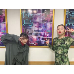 Rina Ikoma Instagram - .
映画『忌怪島／きかいじま』
6月16日に公開初日を無事迎えました。

初日から映画館に足を運んで観てくださった皆様、
本当に本当にありがとうございました！！

昨日は暑かったから、涼しくなったでしょ？？👻

舞台挨拶もさせて頂いて、
作品を演者スタッフ全員でバトンを繋ぎ、
清水監督のもと、お客様にお渡し出来たのは感動しました。

観てくださった皆さん、
是非感想呟いてね！！

覗きに行きます・ω・) ｿｰｯｯ

ホラー

ですが、

沢山の方々に届きます様に。。

映像もCGも音楽も音の迫力も
全てがすごい！！

ネタバレ出来ないから言えなかったけど、ここの撮影はこうしていたんだよ〜とか、
生駒が出ていないシーンも監督に話を聞いたりして益々面白くてみんなに話したいな〜〜(*´꒳`*)

忌怪島からかけがえのない財産を頂きました(*´꒳`*)

のあちゃんマブダチ🩵

當真あみちゃんは推しです！！

可愛すぎる。まだ16歳。
ずっとずっと見守っていくね。
かわいいいいいいいいいいい

#忌怪島
#ホラー
#イマジョ
#川添野愛
#當真あみ ちゃん
#生駒里奈
#生駒ちゃん