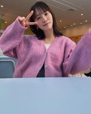 Rina Kawaei Instagram - 28歳になりましたー！
先日インした現場でお祝いしていただきました🥹
ちょっと前にローソンの撮影でもケーキを頂きました🎂
ありがとうございました♡
今年は皆さんに良い報告がたくさんできるよう
頑張りますねっ🫡