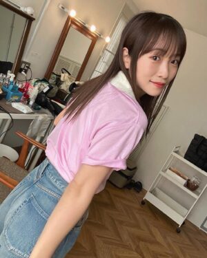 Rina Kawaei Instagram - もう2月になっちまったんだなぁ
1日の時間が足りないんだなぁ
あっという間に過ぎてしまうから
色々追いついてないんだなぁ
眠いしなぁ
髪も伸びてるしなぁ
ぶつくさ言ってないで頑張るしかないんだなぁ
りな