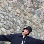 Rina Kawaei Instagram - 名古屋、御園座！お世話になりました！ お休みの日は @misaki_rion とおでかけしました〜👭🏻 名古屋城と撮ってくれてると思ったら ほぼ石垣だったんだけど くみちゃん？笑 御園座公演20日までです☺︎ 私は次、博多座でお待ちしておりますね♨️ #千と千尋の神隠し