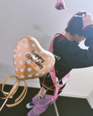 Rina Kawaei Instagram - Happy birth day🎂
今日は、ふうちゃんの誕生日♡
そして今日で一緒に舞台に立つのが最後でした。
嘘でしょ🫠寂しいよ〜🫠
面白くて優しくて面白くて面白い
大大大好きな姉さん
いつも笑わせてくれてありがとう！
素敵な1年になりますように☺︎