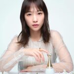 Rina Kawaei Instagram - 「ジャドール パルファン ドー」 2022年に誕生した、花と水から生まれたウォーターベース フレグランス「ジャドール パルファン ドー」 花本来のナチュラルな魅力あふれるアルコールフリーのフォーミュラは肌が柔らかく香り立つような心地よさを叶え、フレグランスの新たな世界へと扉を開きました。 纏う人を喜びで包み込む、フレッシュな魅力溢れるヴァロリス産ネロリ、太陽のように輝くサンバック ジャスミンやなめらかなスターマグノリアが出会い、みずみずしく、ふんわりと香ります。 爽やかなお花の香りで癒されています🤍 これからの季節にぴったり☺️ @diorbeauty @dior #ジャドール #DiorJoaillerie #SUPPORTEDBYDIOR