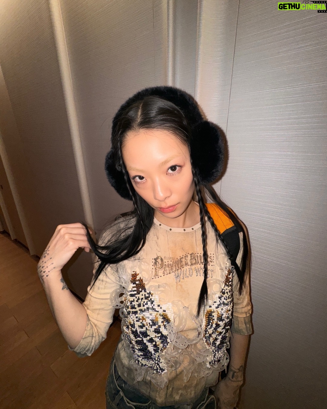 Rina Sawayama - 3 Likes - 🐯🧡🥕🏀🐼