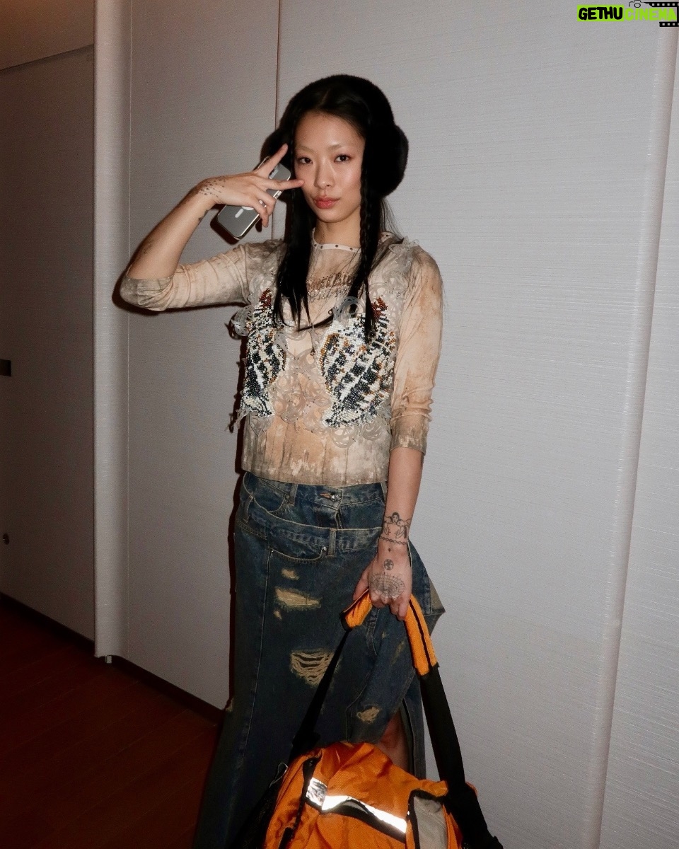 Rina Sawayama - 3 Likes - 🐯🧡🥕🏀🐼