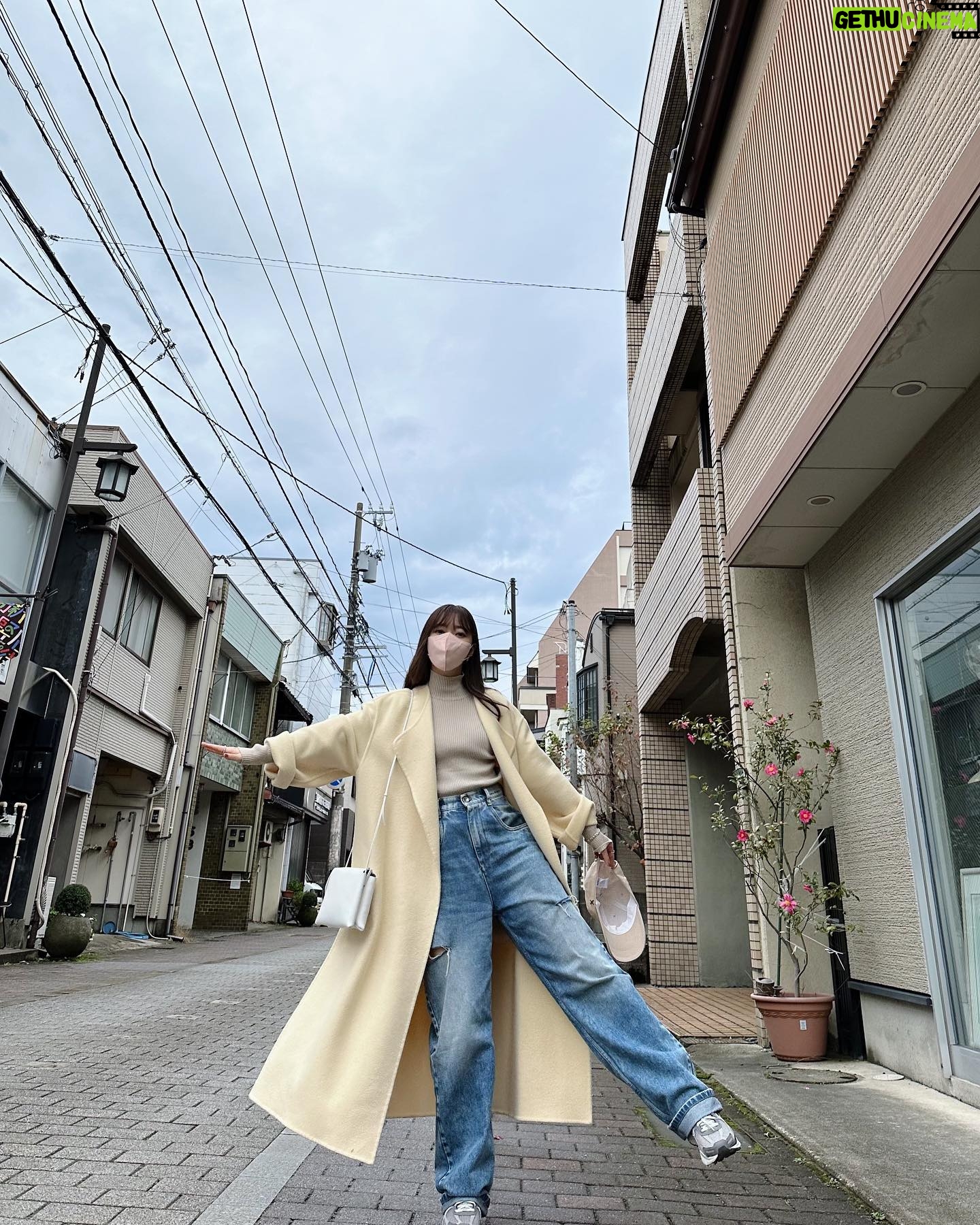 Rino Sashihara Instagram - 曇天、です。 コート着れるのは嬉しいですね☺️ みんなはどんなコートに着ますか?