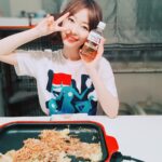 Rino Sashihara Instagram - 先日お母さんの得意料理のもんじゃパーティー。番組でいただいたブルーノで。 #食べかけ #背景猫のトイレ #リビングにトイレ #地獄 #でも粗相しない系猫なのでキレイ #生活感