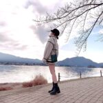 Rino Sashihara Instagram - ちょっと前に富士山見に行きました。﻿ （という自分を撮りに行きました）﻿ ﻿ #同じブーツと同じバッグしか持っていません