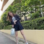 Rino Sashihara Instagram - からだすこやか茶を持って散歩しました🏃‍♂️ #パンツにアイロンかけた方がいいと思います 😣