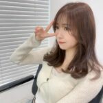 Rino Sashihara Instagram - 髪切りました！ワイドナショー出演中〜。の、休憩中〜。3部もお邪魔します！みてますかー？