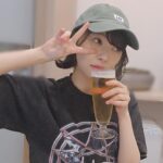 Rino Sashihara Instagram - 夏なので髪切って、ビール飲んでます。わたるさんに切ってもらったよ。アレンジもカットもかわいいのでインスタみてね。（@cachetaro）