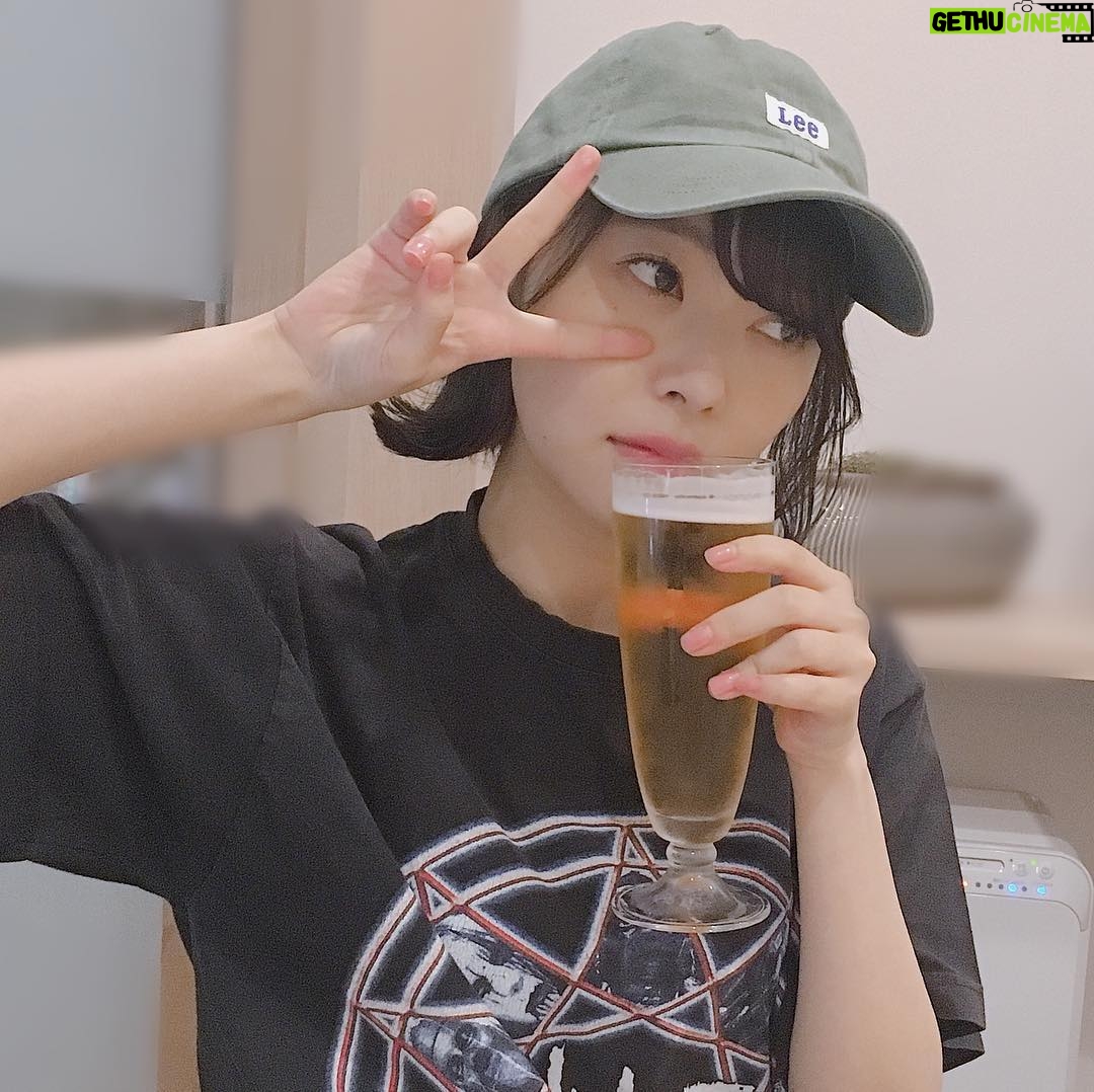 Rino Sashihara Instagram - 夏なので髪切って、ビール飲んでます。わたるさんに切ってもらったよ。アレンジもカットもかわいいのでインスタみてね。(@cachetaro)