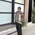 Rino Sashihara Instagram - 私服です〜。（3、4枚目） 花買って大爆笑。 ユニクロのこのバッグお気に入りです！ たくさん入る❣️ カラコン・ルチルドロップ リップ・カヌレブラウンをポンポンとつけました！ チーク・アッサムティー。目元にも使ってみた。アイホールに！