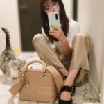 Rino Sashihara Instagram - 仕事行く服﻿ サテンパンツ楽です﻿ ﻿ #3年前に秋元さんにお誕生日プレゼント用で買ったPRADAのTシャツ﻿ #タイミング逃して渡せず #3年越しで遂に自分が着た﻿ #鏡撮り慣れてきて遂に上級者の顔﻿ #やかましい