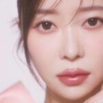 Rino Sashihara Instagram - 繊細なラメが輝くウォータリーラメライナー が、ロフトとプラザ限定で発売されます🫶1,760円（税込）で6月21日（金）発売！ ピンクエトワール：ロフト・Ririmew公式サイト限定発売 オーロラベージュ：PLAZA限定発売 楽しみにしていてください🫶
