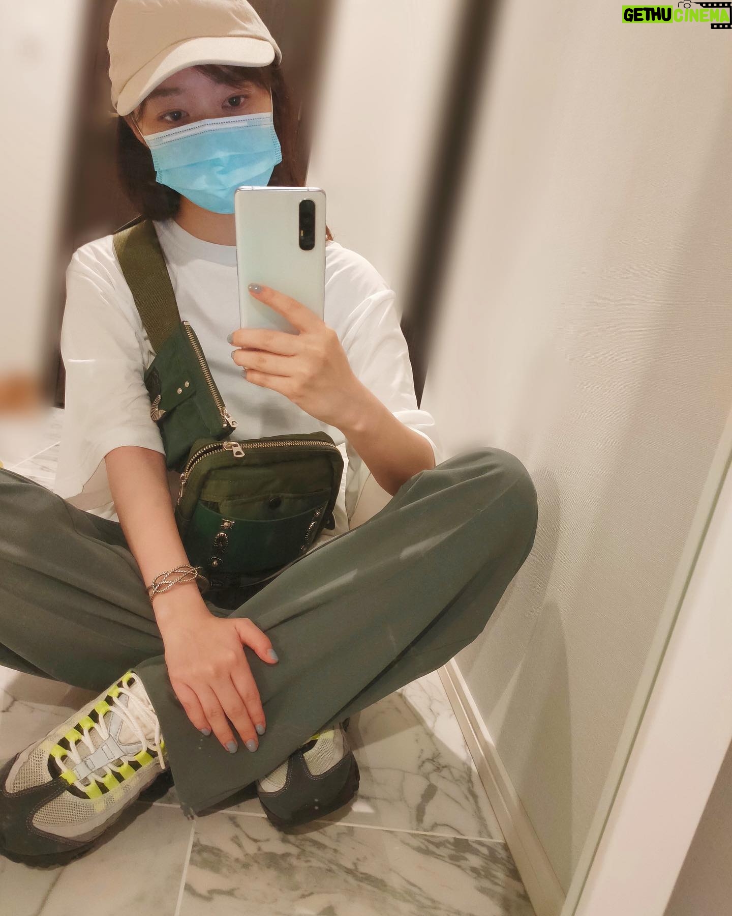 Rino Sashihara Instagram - この前たくさん歩いた時の服 1万歩は歩いたかなあ。散歩です。 写真撮るときはキャップいらないなと思ったんですが髪ボサボサすぎたので。。 #外科医がつけるマスクの色