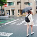 Rino Sashihara Instagram - 8年くらい前に麻里子様にいただいたシャネルのヴィンテージリュック。いただいた2年後くらいに麻里子様に「偽物？」って聞かれた。。 #ボケなのか #マジだったのか #麻里子様からもらったんですよ #世界一つまらん回答 #でも正解 #リュックの紐ねじれ女 #日焼け止め塗ってからのキャップ被ってからの日焼け止めサプリ飲んでからの日傘 お洋服は セットアップ #andlottie スニーカー #converse