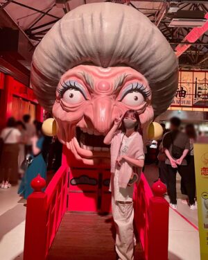 Rino Sashihara Instagram - #鈴木敏夫とジブリ展 
すべりこんできました！
一緒に行ったお友達が愛知出身だったので、その歴史込みで紐解きながら（ほぼ関係ない話）楽しめました〜。

子供の頃からたくさんの作品に触れてるから、こんなに素敵な作品ができるのか！？何歳からやり直せばいいんでしょう！そんな気持ちです！

#auralee のニットどうしても着たくて家出る寸前で肩にかけたけど絶対早過ぎ〜🍂早く秋めいてください。