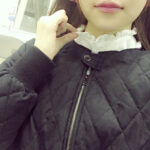 Rino Sashihara Instagram - この前のワンピースの全身の写真です〜。 キルティングでかわいい！レースのトップスと重ね着しました。（画像2枚目） 真っ黒で可愛らしい感じなのでバッグとスニーカーで遊び心出してしまいました。 ラフなパーティーに来ていきたいかんじ。ラフなパーティー誘われてないけど。 ワンピース @madder_vintage レーストップス #dholic バッグ #prada （2、3年前のです）