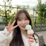 Rino Sashihara Instagram - 31歳になりました！ 若い時は歳をとっていくのすっごく嫌だったけど、最近はちょっと嫌なような、なんとも思わないようなって感じです🙆 やってみたいことも趣味も、行きたい場所も、選択肢がたくさんあって、出来ることが増えて、大人はとっても楽しいです。 お昼と夕暮れの間みたいなタイミングだったので、背景2パターン撮れた。夕暮れはTwitterに載せてます🫶（「まだTwitterなんですね😂」コメントを撲滅させるくらいTwitterって言っていきます！） みなさんもよい一年にしましょうね！