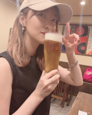 Rino Sashihara Instagram - 夏ですね！﻿
熱中症なんてなるわけ…と思ったら普通に立てなくなったので、みなさん本当に気をつけて！﻿
﻿
#対策としては﻿
#塩飴舐めたり﻿
#あとは炭酸水に雪塩を少し入れて飲んでます﻿
#意識高すぎ﻿
#高すぎて人間の目では確認できない﻿
#特殊な機械を使って私の意識を確認してください﻿
#おもんな﻿
#クソ