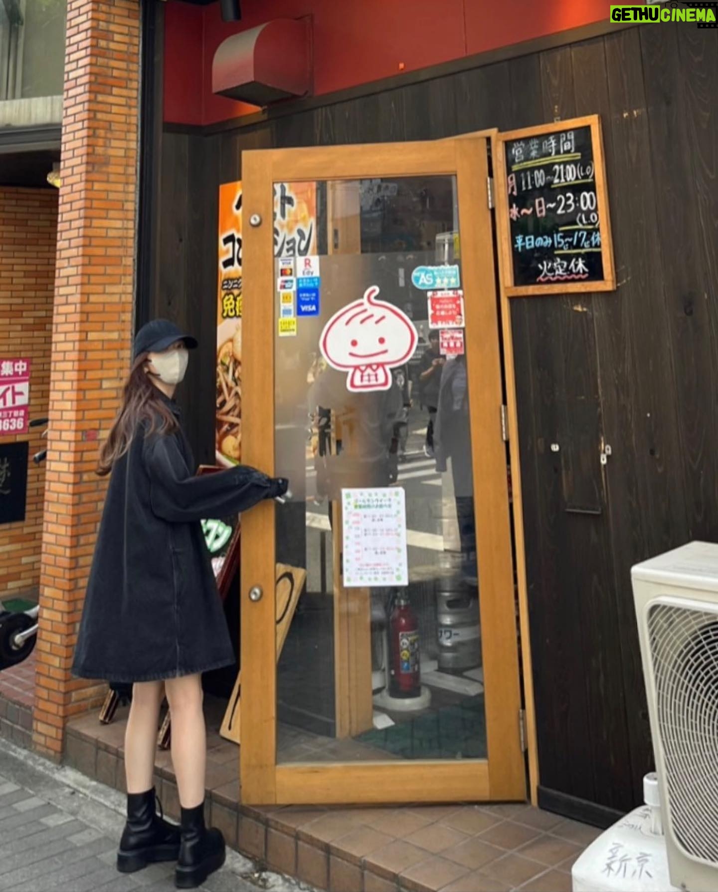 Rino Sashihara Instagram - 蒲郡までボートレースしに行ったよ〜。2人の予想屋のお父さんからそれぞれ予想を買ったけど、どっちも外れてたなあ〜。結果はご想像にお任せします。