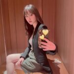 Rino Sashihara Instagram - マスクもサンダルも自由な場所に配置するタイプです。 #ハートの方が気になる