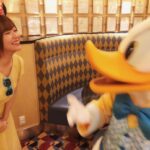 Rino Sashihara Instagram - 今日はドナルドの2ショ写メ会☺️いつも忙しいのに優しくて大好き。でも一枚目いじわるされたんだけど！ほんと私にだけ冷たいよね！でも2枚目でデレだったから許す☺️ ほんと好き。 次会えるのいつかな。 絡んでくれたフォロワーさんありがとうございました👼 #女オタクモノマネ #ドナルドさんほんとにアイドルでした #スーパースター